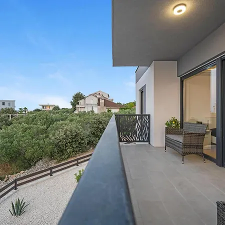 Prázdninový dům Awesome In Murter